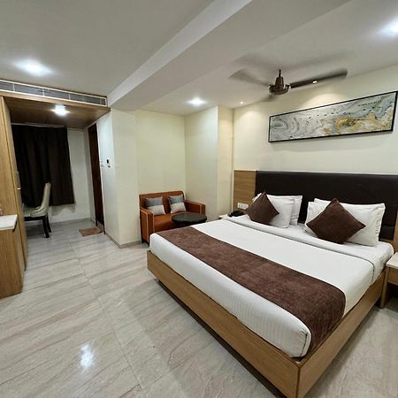 Hotel Touchwood 维沙卡帕特南 外观 照片
