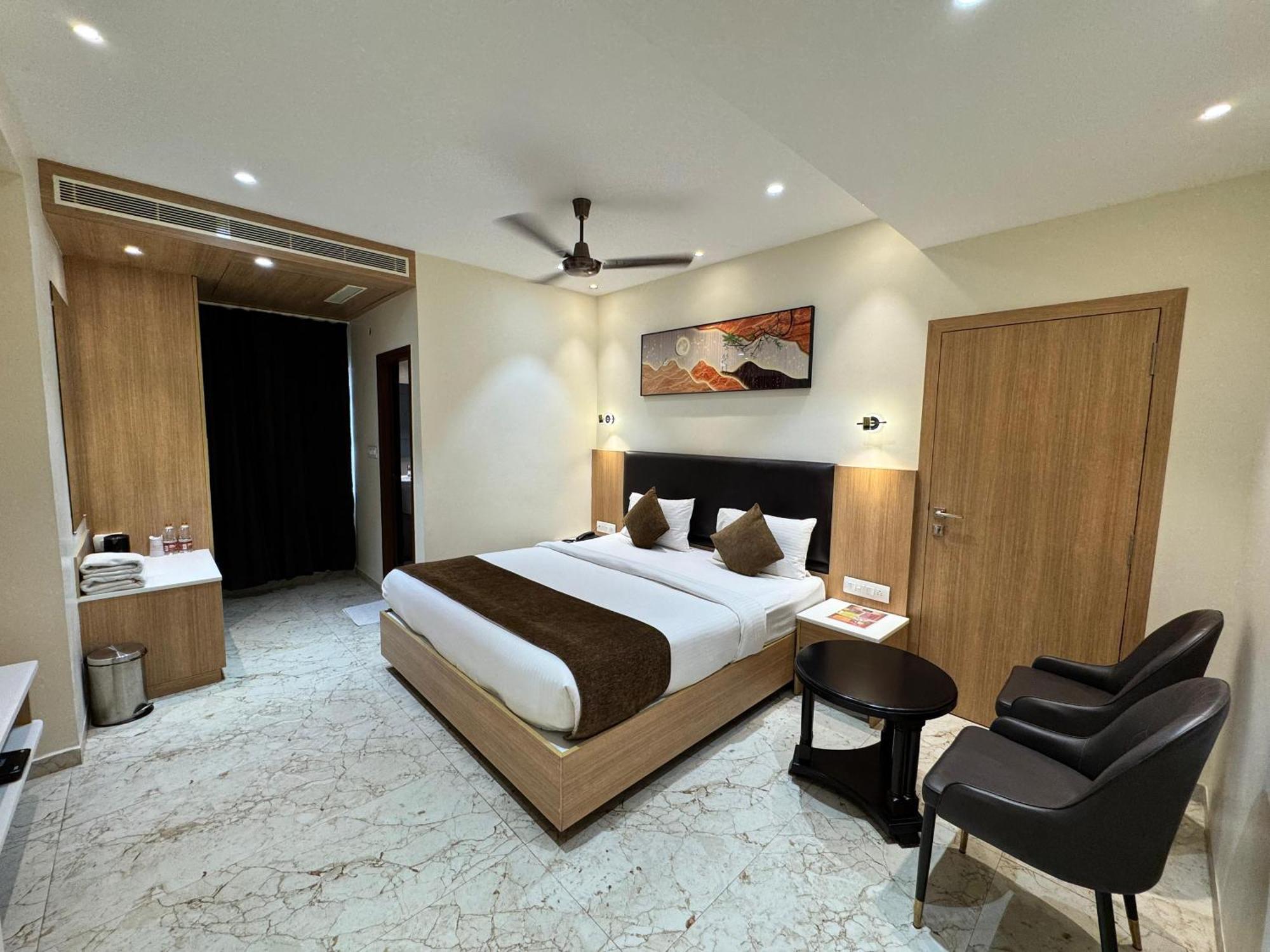 Hotel Touchwood 维沙卡帕特南 外观 照片
