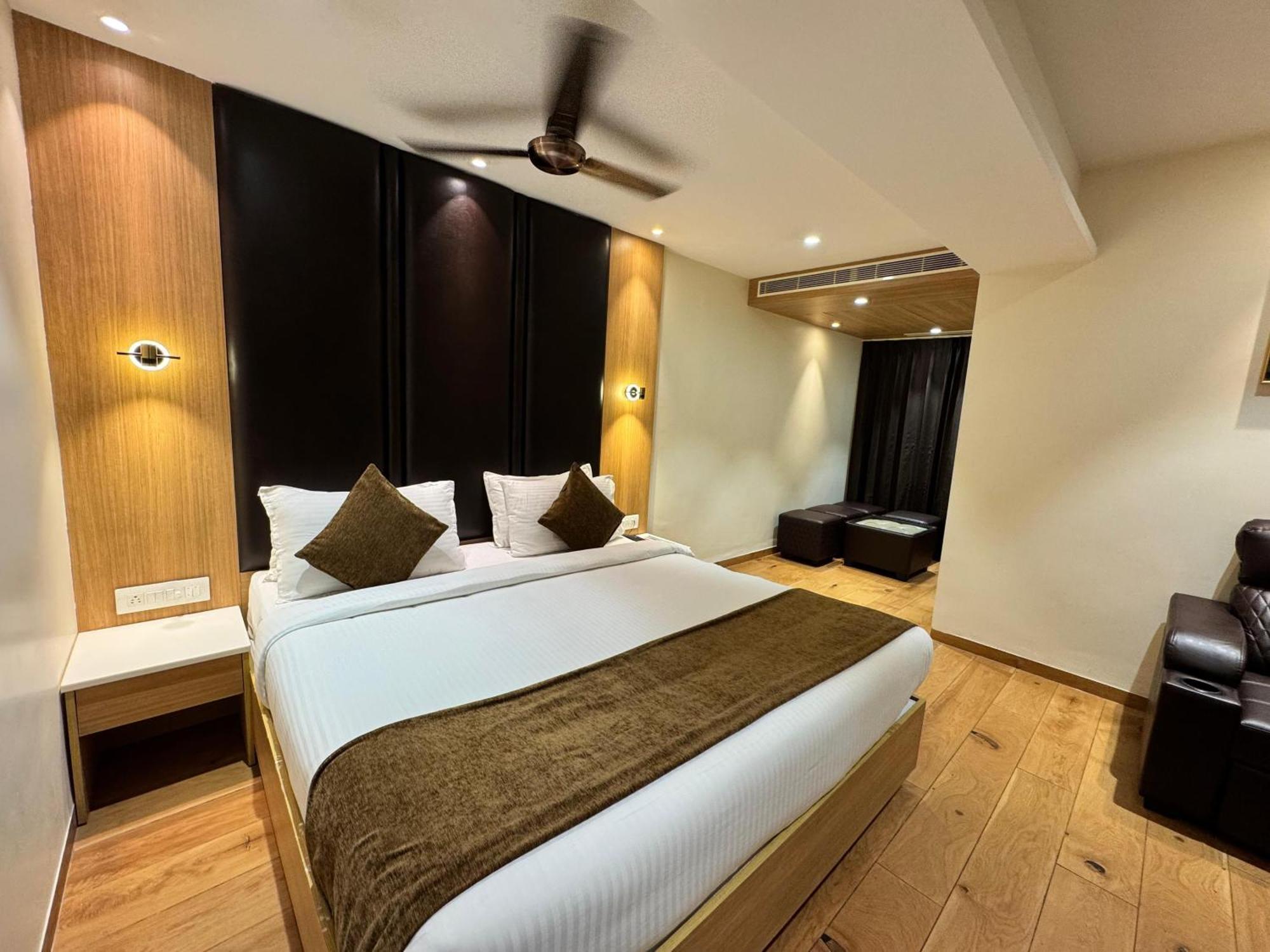 Hotel Touchwood 维沙卡帕特南 外观 照片