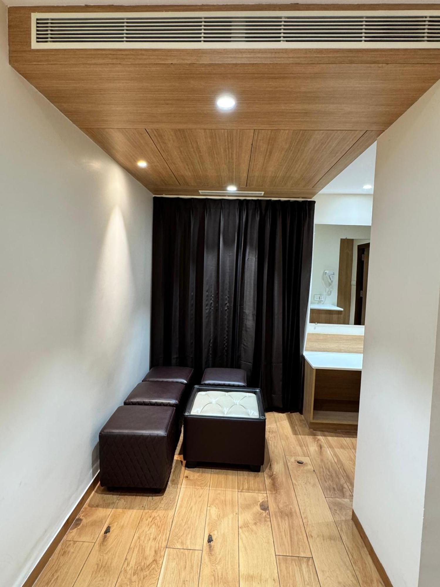 Hotel Touchwood 维沙卡帕特南 外观 照片